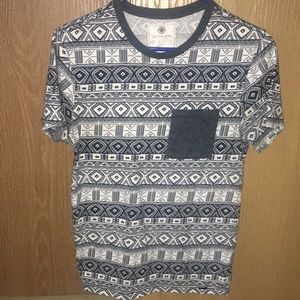 ON THE BYAS men’s tee